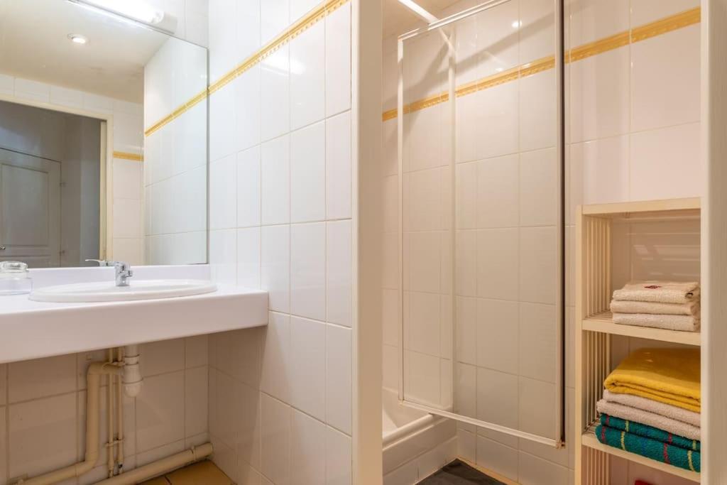 Port Royal Apart De Charme-Parking-Coeur De Ville Нант Екстериор снимка