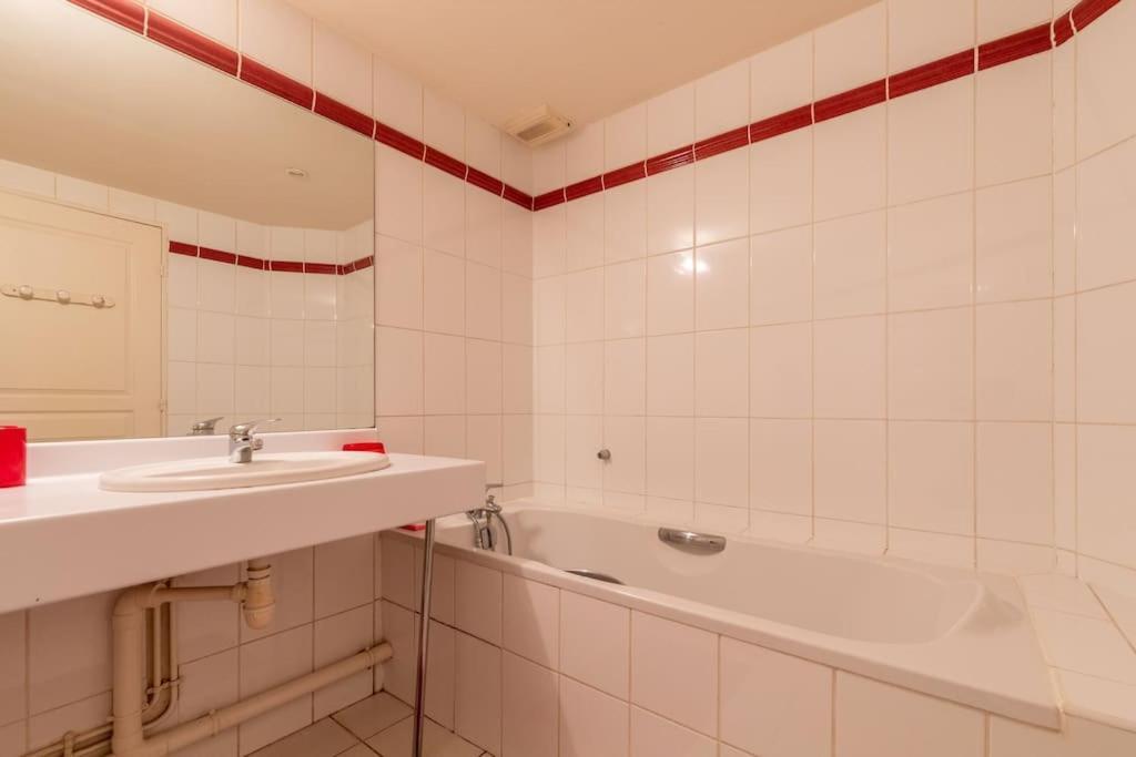 Port Royal Apart De Charme-Parking-Coeur De Ville Нант Екстериор снимка